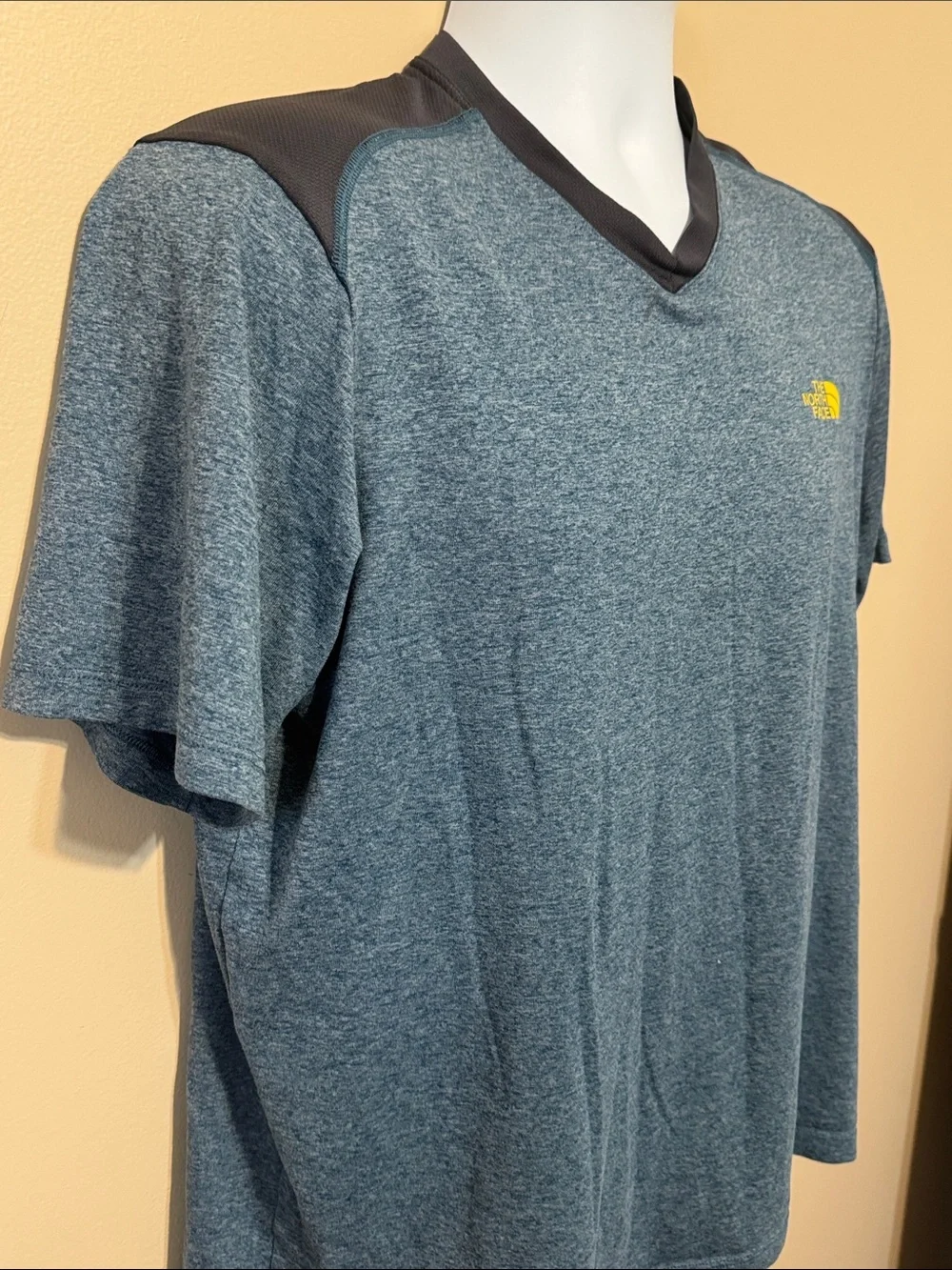 The North Face Men's Heathered Blue V‑Neck Performance Tee dark blue Accents